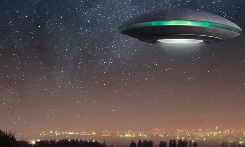 Lần đầu tiên giới chức trách nhận được báo cáo về UFO Phantom ở New Mexico, Mỹ là vào năm 1880. Khi đó, nhiều nhân chứng báo cáo nhìn thấy UFO khổng lồ từ từ hạ cánh. Sau đó, họ nói chuyện với những người ngoài hành tinh có hình dáng bề ngoài khá giống con người nhưng có cách ăn mặc, nói chuyện kỳ lạ. Các nhân chứng cho hay người ngoài tinh đến từ sao Hỏa.