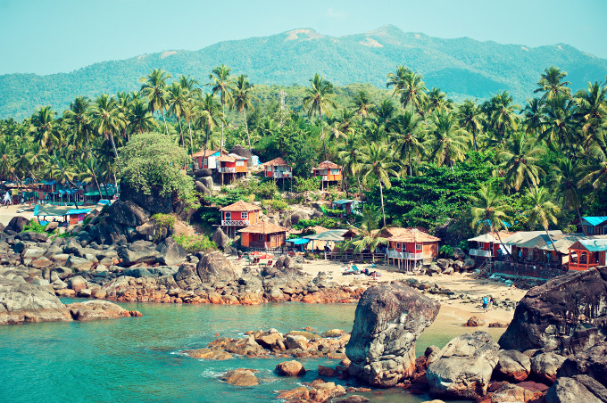 Bãi biển Goa nằm ở bờ biển phía Tây của Ấn Độ là nơi lý tưởng để các cặp đôi hưởng tuần trăng mật. Khi đến đây, du khách sẽ choáng ngợp bởi vẻ đẹp thiên nhiên cũng như những bữa tiệc đêm ấn tượng với nhiều món hải sản hấp dẫn.