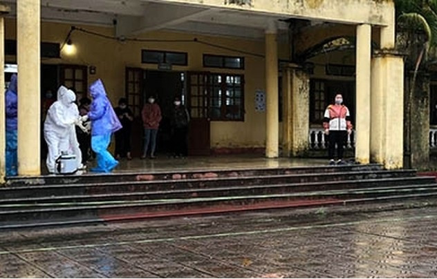 Trung tâm Y tế huyện Thanh Miện cũng là nơi đang điều trị cho ca nhiễm 73. Hiện sức khỏe bệnh nhân P.T.V. bình thường, không sốt, ăn uống bình thường. Đây là lần đầu tiên bệnh nhân về Việt Nam cùng gia đình. Trung tâm Y tế huyện Thanh Miện đã phân công 4 điều dưỡng và 1 bác sĩ trực theo dõi cho bệnh nhân cùng 4 người nhà.
