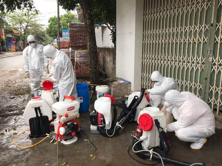 Liên quan vụ việc trên, tại cuộc họp khẩn sáng 19/3, Phó Chủ tịch UBND tỉnh Hải Dương Lương Văn Cầu đã hoan nghênh các lực lượng chức năng của tỉnh và huyện Thanh Miện, xã Thanh Giang ngay trong đêm 18/3 đã khẩn trương triển khai rà soát, khoanh vùng và áp dụng các biện pháp vệ sinh dịch tễ theo quy định đối với người và địa điểm có liên quan đến bệnh nhân thứ 73 dương tính với SARS CoV-2.