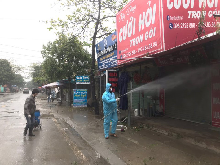 Chiều cùng ngày, Chủ tịch UBND huyện Thanh Miện Nhữ Văn Cúc cho biết, ngày 19/3, khoảng 7.500 học sinh của 4 Trường THPT của huyện gồmThanh Miện, Thanh Miện 2, Thanh Miện 3, Lê Quý Đôn và Trung tâm Giáo dục nghề nghiệp - Giáo dục thường xuyên huyện Thanh Miện đã nghỉ học tạm thời trong 1 ngày.