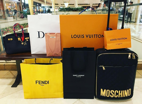 Chiến tích trong một lần mua sắm mạnh tay khác của Ngọc Trinh là loạt sản phẩm của Dior, Fendi, Saint Laurent, Louis Vuitton, Miu Miu, Moschino.