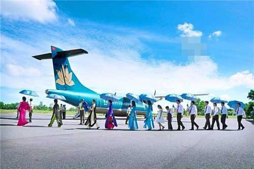 Thuê máy bay rước dâu: Vài năm trở lại đây, giới đại gia Việt đánh bóng tên tuổi bằng những đám cưới hoành tráng cho những cô chiêu cậu ấm của mình. Đầu tháng 11/2015, gia đình một chú rể đã thuê nguyên một chiếc máy bay ATR 72 của hãng Vietnam Airlines để rước dâu từ TP HCM về Cà Mau. Được biết, chi phí cho riêng chuyến bay là 200 triệu đồng.