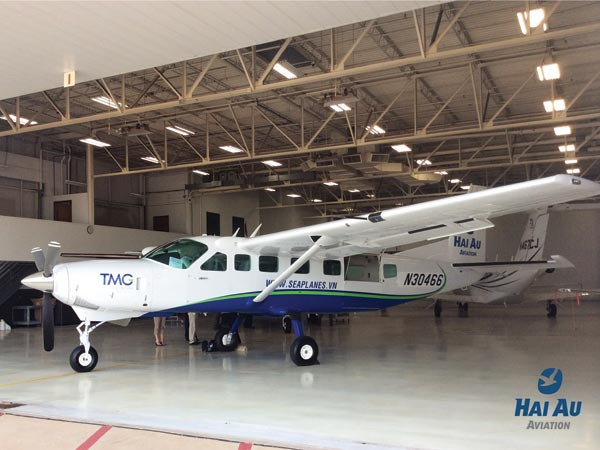 Hai chiếc thủy phi cơ Cessna Grand Caravan EX từ nhà chế tạo máy bay Cessna (Mỹ) đã được bàn giao cho hãng hàng không Hải Âu (Hai Au Aviation, thuộc tập đoàn Thiên Minh vào hồi tháng 6/2014. Giá của mỗi chiếc thủy phi cơ này khoảng 3,2 triệu USD (tương đương 72 tỷ đồng). Trong hình là một trong hai chiếc thủy phi cơ tiền tỷ. Ảnh: Người Lao Động.