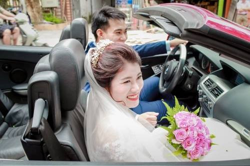 Vào ngày 10/9/2016, tại TP Sơn La cũng đã diễn ra một đám cưới hoành tráng nhận được vô số lời xuýt xoa, khen ngợi của người dân quanh vùng với màn rước dâu huy động gần 100 chiếc xe ô tô hạng sang.