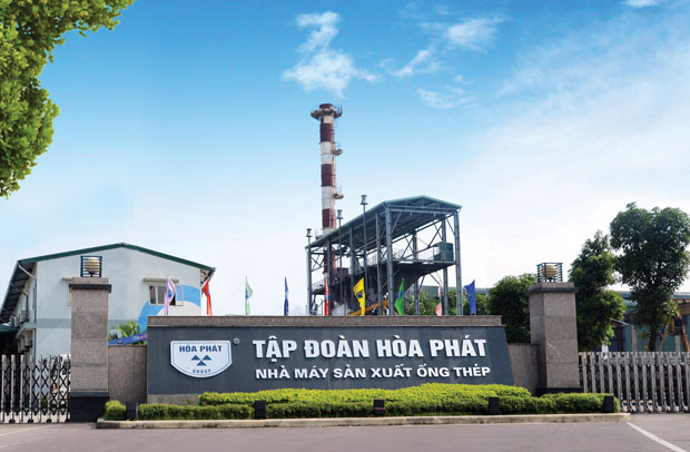 Sau những hoạt động chính là sản xuất thép, nội thất, Hòa Phát cũng chính thức lấn sân sang thị trường chăn nuôi. Hòa Phát là một trong những tập đoàn đa ngành lớn Việt Nam do ông Trần Đình Long (bầu Long) làm Chủ tịch HĐQT. Giữa năm nay, tập đoàn của bầu Long đã chính thức nhập 500 con lợn giống về để nuôi, nhằm phát triển lĩnh vực mới của mình, đó là chăn nuôi. Ảnh: Hòa Phát.