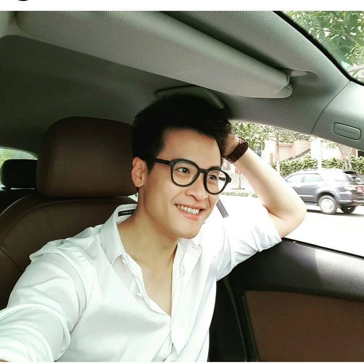 Hà Anh Tuấn xuất thân trong một gia đình khá giả. Bố mẹ Hà Anh Tuấn đều là những doanh nhân thành đạt. Bố của Hà Anh Tuấn là giám đốc công ty TNHH xây dựng, thương mại và du lịch Hồng Hà, một cơ sở kinh doanh chung của đại gia đình hai bên nội ngoại. Ảnh: FBNV.