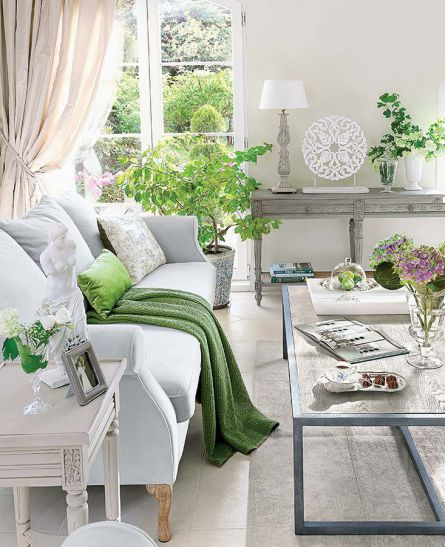 Xanh lá là màu của sự sống và năng lượng, tượng trưng cho sự đổi mới, tươi mát, hòa hợp và an toàn. Cách trang trí với nội thất màu xanh lá sẽ giúp ngôi nhà của bạn có cảm giác mát mẻ và gần gũi với thiên nhiên.