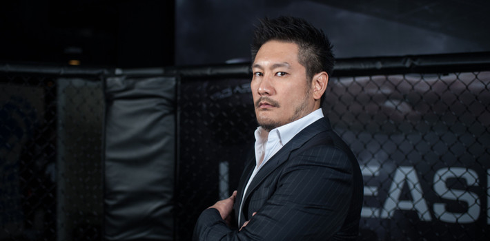 Theo Daily Mail, chuỗi phòng tập Evolve MMA có trụ sở tại Singapore đã đạt tăng trưởng vượt mức khoảng 30% trong năm vừa qua và điều này khiến sếp lớn Chatri Sityodtong cảm thấy rất hài lòng và chi tiền cho nhân viên đi nghỉ dưỡng. Ảnh: Mmaweekly.