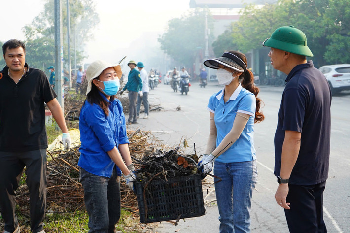 Các lãnh đạo TP Hải Dương đánh giá cao việc các phường, xã đã tổ chức tốt công tác tuyên truyền, huy động được đông đảo các tầng lớp nhân dân tham gia tạo ra khí thế sôi nổi, hào hứng, rộng khắp cùng nhau chung tay bảo vệ môi trường.