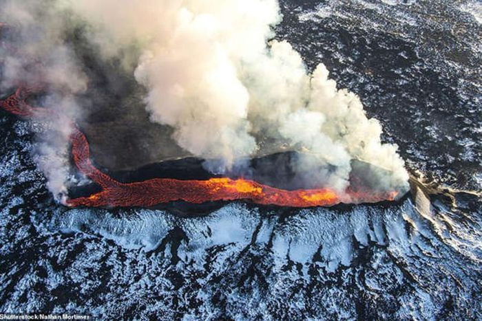 Baroarbunga là một ngọn núi lửa nằm dưới băng lớn nhất của Iceland. Trong vụ phun trào 2014-2015, miệng núi lửa bị lún khoảng 65m, khiến bề mặt sông băng bao quanh nó cũng chìm bớt.
