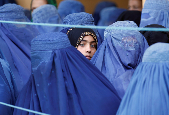 Tuy nhiên, mọi chuyện thay đổi khi Taliban lên nắm quyền trở lại. Nhiều phụ nữ ở Afghanistan đã bắt đầu chuẩn bị cho cuộc sống "ác mộng" giống như hơn 20 năm trước.