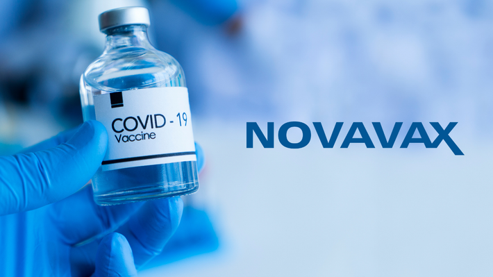 Trong đó, Novavax có lịch sử 34 năm hoạt động nhưng chưa từng đưa ra loại vắc xin nào ra thị trường cho đến nay. Do đó, công ty gặp nhiều khó khăn trong việc tuyển dụng đội ngũ nghiên cứu, thu mua nguyên vật liệu, tìm ra công thức bào chế vắc xin, công nghệ sản xuất cũng như tìm hỗ trợ tài chính từ chính phủ Mỹ.