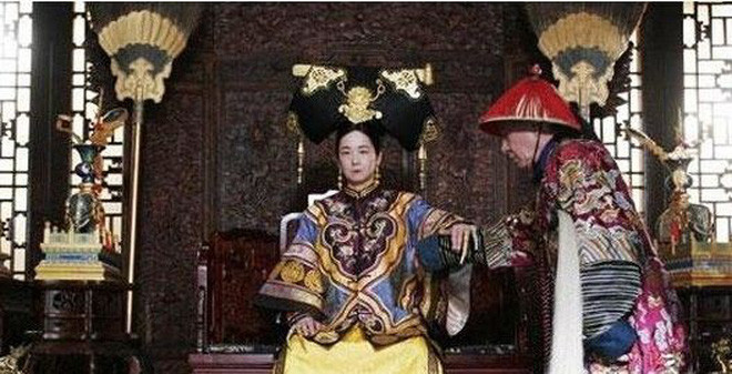 Từ Hi Thái hậu cho người làm củ sen bằng ngọc và luôn mang theo bên người với mong muốn sẽ đạt được những điều trên.