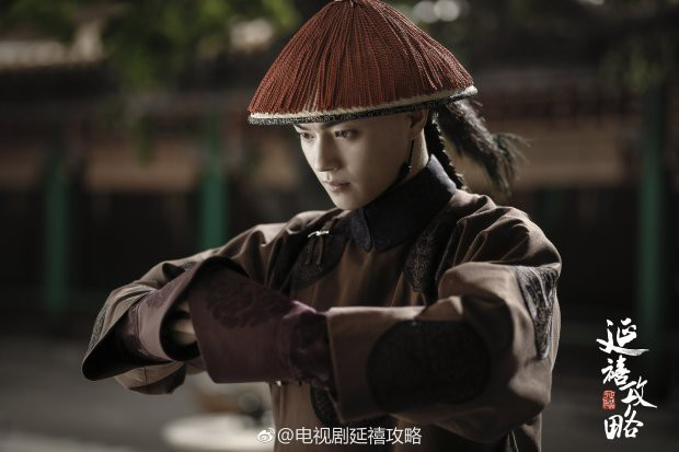 Theo đó, thị vệ thường xuất thân trong gia đình khá giả, thậm chí là con cháu của quan lại, vương tôn quý tộc. Họ là những người có học thức và võ nghệ cao cường. Nhiệm vụ của họ là bảo vệ an toàn cho hậu cung. Thêm nữa, thị vệ không có nhiều cơ hội tiếp xúc với phi tần trong hậu cung. Do đó, hoàng đế không lo sợ sẽ bị họ "cắm sừng".