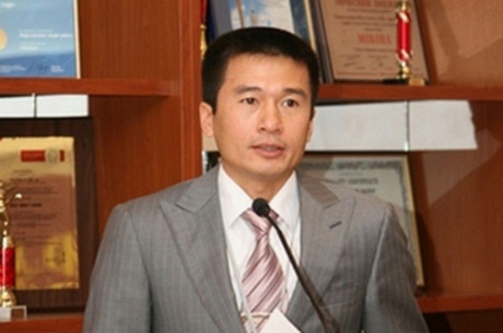 Trong năm 2016, khá nhiều đại gia Việt làm ăn thua lỗ, thất thoát nghhìn tỷ đồng, thậm chí vướng vào vòng lao lý. Tuy nhiên, vẫn có không ít đại gia bất ngờ giàu lên, lọt top trên sàn chứng khoán Việt. Nổi bật trong số đó là một đại gia cùng thời với tỷ phú Phạm Nhật Vượng, ông Lê Viết Lam – người sắp lọt vào top những người giàu nhất trên thị trường chứng khoán Việt, theo Vietnamnet.