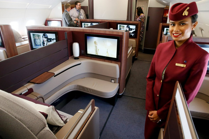 7. Dịch vụ khoang hạng nhất của Qatar Airways vẫn thuộc top hàng đầu. Hành khách hạng nhất được trải nghiệm chuyến bay trên ghế ngồi rộng rãi, giải trí với màn hình lớn và thưởng thức bữa ăn đẳng cấp theo thực đơn của các đầu bếp danh tiếng như Nobu Matsuhisa, Tom Aikens.