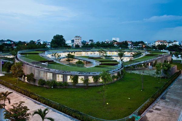Công trình trường mầm non Farming Kindergarten tại Đồng Nai do kiến trúc sư Võ Trọng Nghĩa thiết kế, đã lọt top 30 công trình đẹp nhất thế giới do Viện Kiến trúc Hoàng gia Anh – RIBA (Royal Institute of British Architects) công bố.
