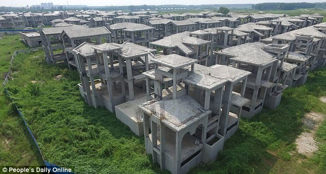 Dự án này do tập đoàn Lợi Hải Trung Quốc phụ trách, đầu tư 12 tỷ nhân dân tệ (1,8 tỷ USD). Số biệt thự dự kiến là 397 căn, diện tích mỗi căn từ 510 đến 670 mét vuông.