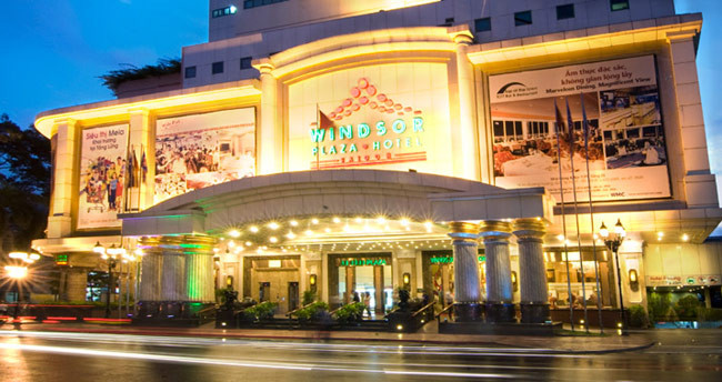 Khu tổ hợp Thương mại An Đông - Windsor Plaza thuộc sở hữu của Vạn Thịnh Phát có tổng vốn đầu tư hơn gần 1.300 tỷ đồng với tòa nhà cao 25 tầng và trung tâm thương mại, hội nghị. Khách sạn Windsor Plaza là khách sạn 5 sao có hơn 1000 gian hàng, khu giải trí, trung tâm tổ chức hội nghị cùng 405 phòng ngủ...