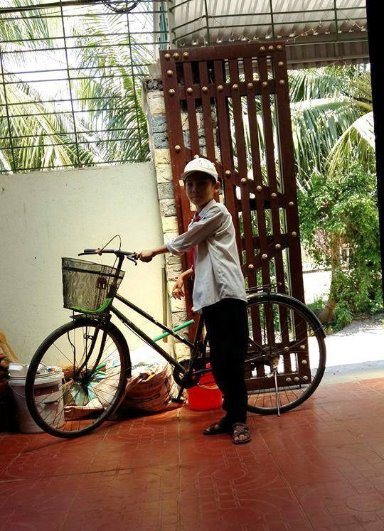 Con ông Đoàn Văn Quý đang ngóng cha trở về nhà.