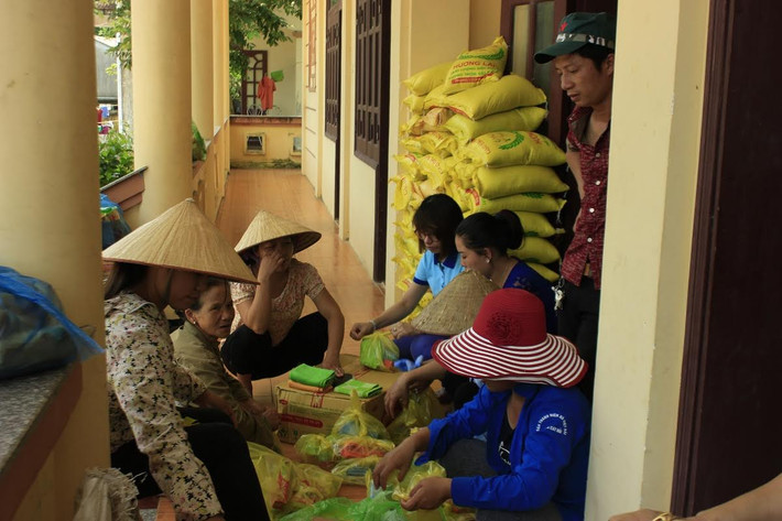Trụ sở UBND xã, nhà văn hóa xã Việt Hải là nơi sinh sống tập trung của các hộ dân ngập lụt.