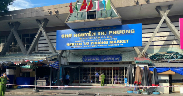 Chợ Nguyễn Tri Phương: Sau khi ghi nhận 1 ca mắc COVID-19 từng đến chợ Nguyễn Tri Phương (Phường 6, quận 10, TPHCM) mua sắm. UBND phường 6 đã tạm thời phong tỏa chợ này để khử khuẩn và điều tra dịch tễ. 11 trường hợp F1 đã được đưa đi cách ly tập trung, lực lượng y tế đã lấy mẫu xét nghiệm 372 người là các tiểu thương và người đi chợ tại thời điểm giám sát.