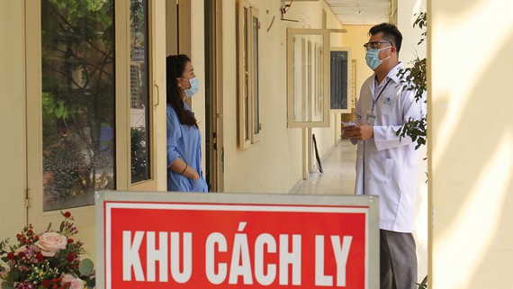 TP HCM thí điểm cách ly y tế F1 tại nhà: Bộ Y tế đã có văn bản gửi UBND TP HCM đề nghị thí điểm cách ly y tế cho đối tượng thuộc diện F1 tại nhà để đảm bảo phòng, chống dịch COVID-19. Bộ Y tế đã xây dựng Hướng dẫn cách ly y tế tại nhà đảm bảo phòng, chống dịch COVID-19 cho các đối tượng thuộc diện F1 để UBND TP HCM xem xét, áp dụng thí điểm trên địa bàn thành phố.