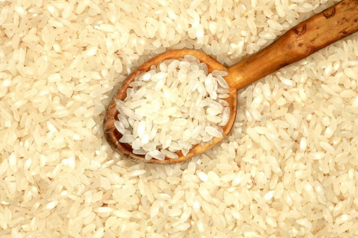 Cơm và chuối chống tiêu chảy: Các loại thực phẩm nhạt như gạo, chuối, táo nấu chín và bánh mì nướng khô sẽ giúp làm đặc chất thải nếu bị tiêu chảy do hóa trị. Tránh các loại thực phẩm nhiều dầu mỡ, hoa quả tươi và các sản phẩm ngũ cốc nguyên hạt, có thể làm tiêu chảy nặng hơn.