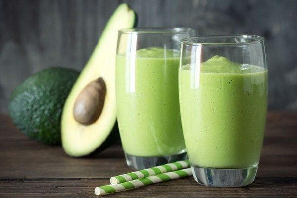 Sinh tố bơ cũng tốt cho tim mạch và tác động đến hệ thần kình giúp làm giảm mệt mỏi, căng thẳng giúp tinh thần thoải mái, lạc quan hơn. Sinh tố bơ là một cách đơn giản để cơ thể hấp thụ các dưỡng chất từ bơ giúp dưỡng da và giảm căng thẳng. Ảnh: Internet.