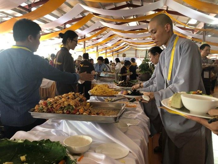 Các món chay mang đậm chất Việt Nam được phục vụ tại Đại lễ Phật Đản. Ảnh: TTXVN.