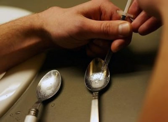 Heroin gây nghiện rất cao và nguy hiểm. Ban đầu heroin tạo ra để giúp chữa bệnh người nghiện morphine, nhưng nay nó đã trở thành "ma túy có sức tàn phá nhất thế giới".
