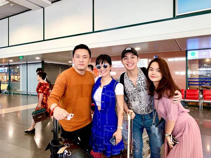 Dù đã 49 tuổi nhưng trang phục của Hồng Nhung vẫn hết sức trẻ trung.