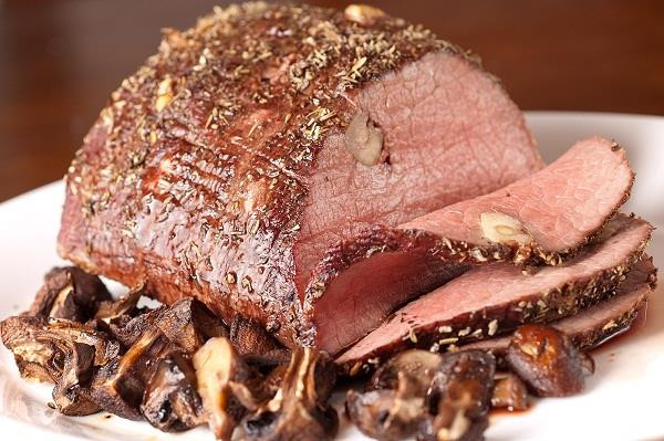 Roat Meat là một trong những món ăn truyền thống của người Anh vào ngày chủ nhật. Thịt bò nướng thường được dùng như một món ăn chính nhưng ngày nay nó cũng được dùng để ăn kèm với sandwich.