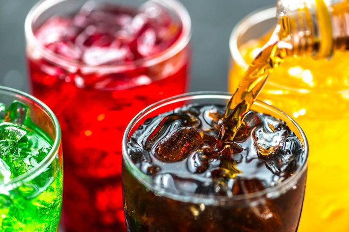 Soda: Ngay cả uống soda ở chế độ ăn kiêng cũng không tốt. Nguy cơ đối với những người uống soda chế độ ăn uống hàng ngày là 67% nguy cơ mắc bệnh tiểu đường loại 2. Uống nhiều soda làm bạn có nguy cơ mắc bệnh tiểu đường cao hơn.