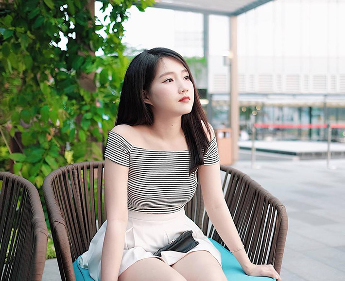 Hot girl trà sữa ngày càng hút mắt người đối diện với những kiểu váy áo gợi cảm. Ảnh: FBNV.