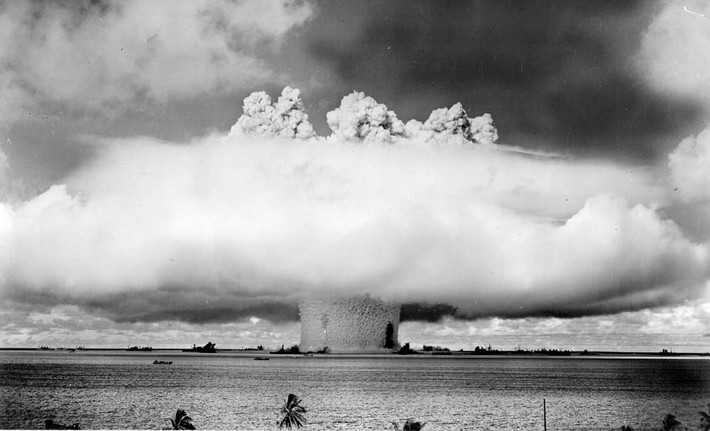 Theo ước tính, kể từ năm 1946, Mỹ đã thử nghiệm khoảng 67 vũ khí hạt nhân ở Bikini Atoll và quần đảo Marshall.