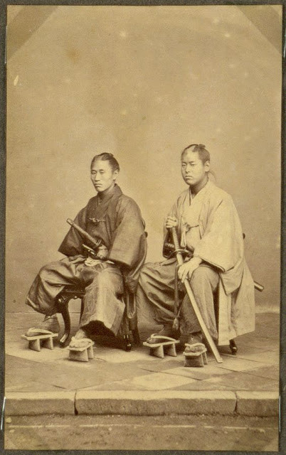 Các chiến binh samurai thường là tầng lớp ưu tú, được coi là có địa vị xã hội cao hơn dân thường và binh lính.