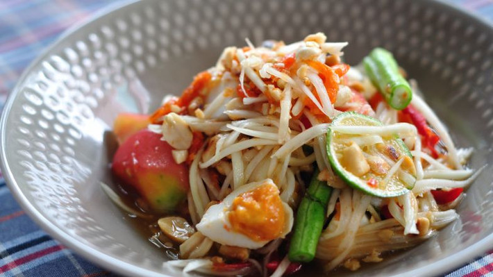 Đất nước Thái Lan khiến thực khách khó quên món som tam - gỏi đu đủ hấp dẫn, đặc biệt là vào mùa hè.