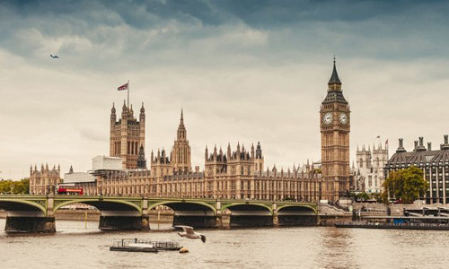 Sự kiện “The Great Stink” xảy ra ở thành phố London, Anh năm 1858. Cụ thể, vào mùa Hè năm đó, London chìm trong mùi hôi thối do chất thải của con người không qua xử lý trôi nổi trên sông. Trước tình hình này, Quốc hội Anh đã thông qua kế hoạch chi kinh phí lớn để làm sạch mùi hôi nồng nặc ở thành phố London.