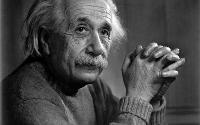 Bức thư của thiên tài vật lý Albert Einstein gửi cho Tổng thống Mỹ được xem là khởi nguồn dự án bom nguyên tử của Mỹ. Cụ thể, 1 tháng trước khi Chiến tranh thế giới 2 nổ ra, Albert Einstein viết bức thư dài 2 trang gửi Tổng thống Mỹ Franklin D. Roosevelt.