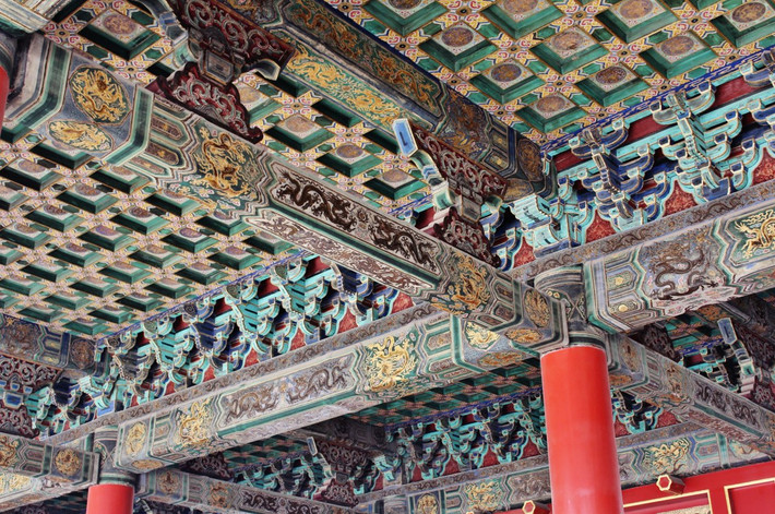 Để tạo ra mô hình Tử Cấm Thành chính xác nhất, các chuyên gia đã sử dụng những kỹ thuật và công cụ nghề mộc truyền thống. Theo đó, tỷ lệ mô phỏng là 1/5 so với kích thước ban đầu.