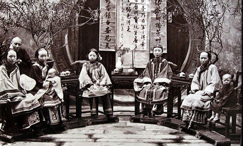 Hình ảnh một gia đình Trung Quốc những năm 1870 - 1946.