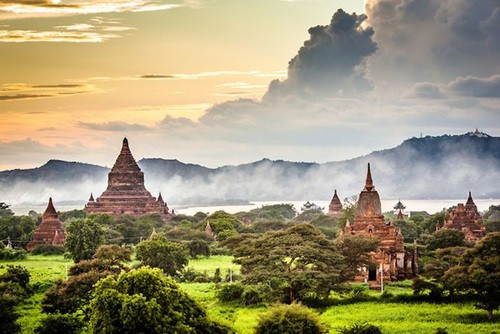 Vùng Bagan nổi tiếng với hơn 2.000 đền chùa lớn nhỏ nằm rải rác dọc bờ đông sông Ayeyarwady. Ảnh: Photoshelter.