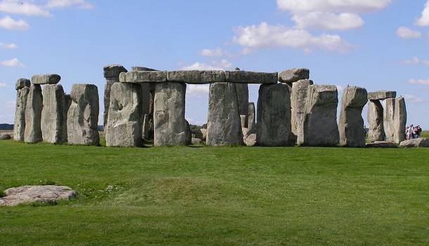 Bãi đã cổ Stonehenge là một trong những bí ẩn lớn nhất nhân loại chưa có lời giải. Trong suốt nhiều thập kỷ qua, các chuyên gia, nhà khoa học cố gắng tìm ra lời giải về thời điểm xây dựng và mục đích của công trình này.