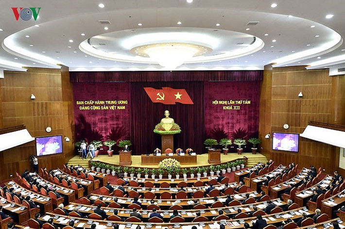 Buổi chiều, Trung ương làm việc tại tổ, thảo luận về tình hình kinh tế - xã hội và ngân sách nhà nước năm 2018; kế hoạch phát triển kinh tế - xã hội và dự toán ngân sách nhà nước năm 2019.