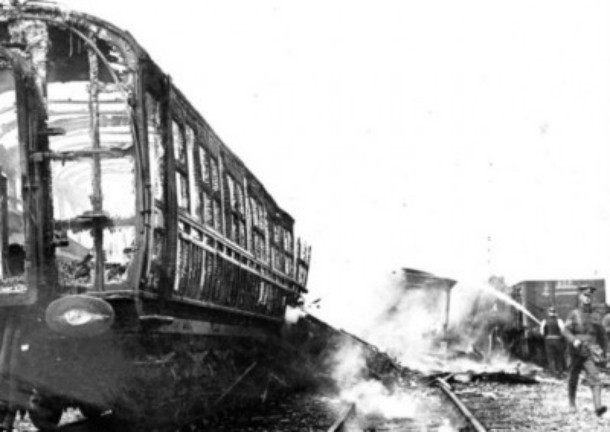 Vào ngày 22/5/1915, 227 người thiệt mạng khi một đoàn tàu chở khách đâm nhau với đoàn tàu chở quân tại Gretna, Scotland. Vụ tai nạn đường sắt thảm khốc này cũng khiến khoảng 226 người khác bị thương.