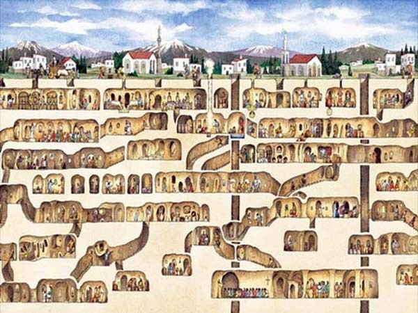 Vùng Cappadocia ở Thổ Nhĩ Kỳ nổi tiếng với thành phố ngầm Derinkuyu. Thành phố ngầm này có sức chứa hàng ngàn người và có tới hàng nghìn nhà ở. Bên trong Derinkuyu có cả các cửa hàng, nhà thờ, giếng nước, bếp, trường học...