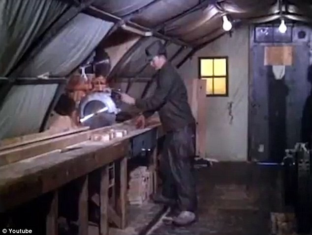 Thành phố ngầm bí mật dưới lớp băng Bắc Cực này có khoảng 11.000 người làm việc suốt ngày đêm và được canh gác cẩn mật.