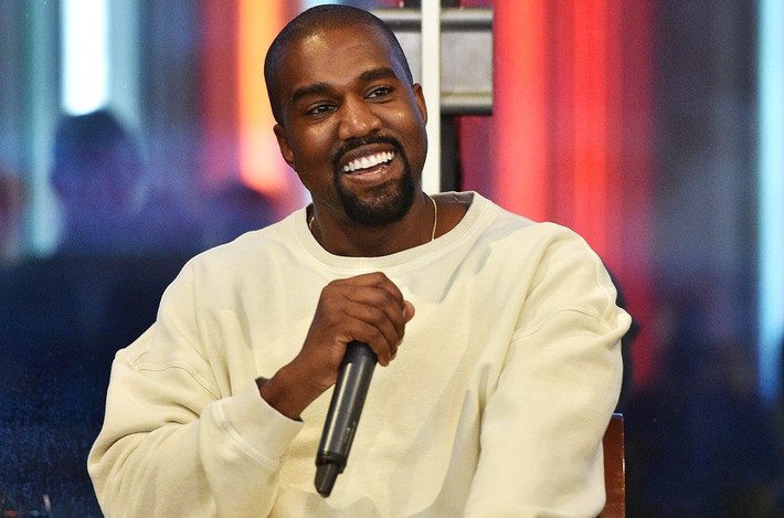 Theo Us Magazine, người yêu đầu của Kanye West được truyền thông biết đến là Sumeke Rainey - bạn thời trung học của anh. Rapper từng nhắc mối tình này trong Never Let Me Down, ca khúc nằm trong đĩa hát The College Dropout (2004). "Không có gì đáng buồn bằng ngày bố của cô con gái qua đời. Vì vậy, tôi đã hứa với ông Rainey là tôi sẽ cưới con gái của ông", West rap. Song, mối tình này không kéo dài.